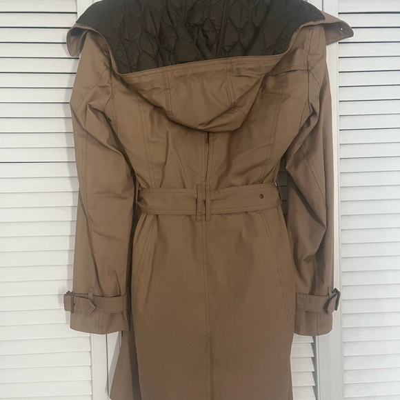 Burberry Brit Trenchcoat with removable quilted liner, hood, and belt size 4 - Picture 2 of 7